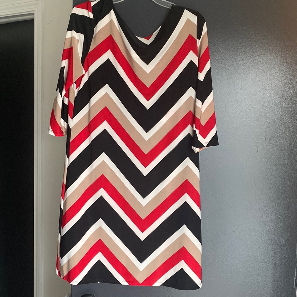 Great dress in fine shape. No damage!